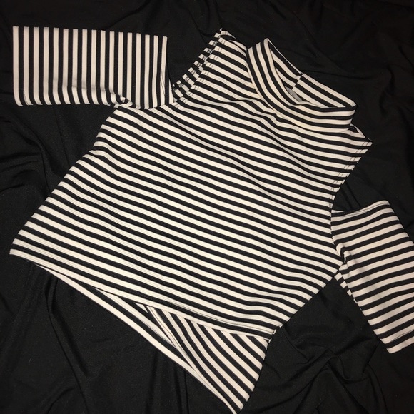 black and white striped crop top - Picture 1 of 1